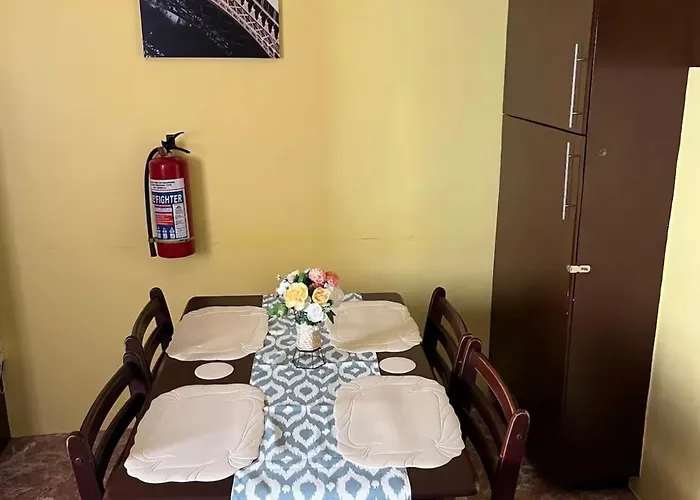 Apartment Homey Near Airport And Beaches-room3