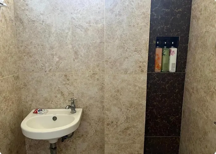 Homey Near Airport And Beaches-room3 Apartment