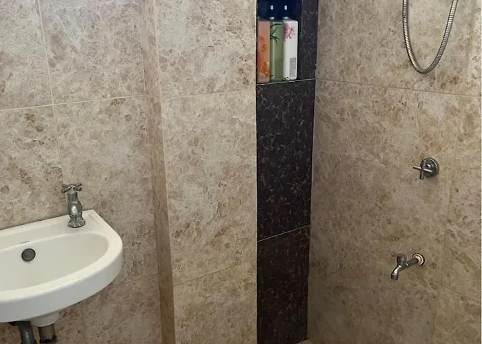 Homey Near Airport And Beaches-room3 Apartment